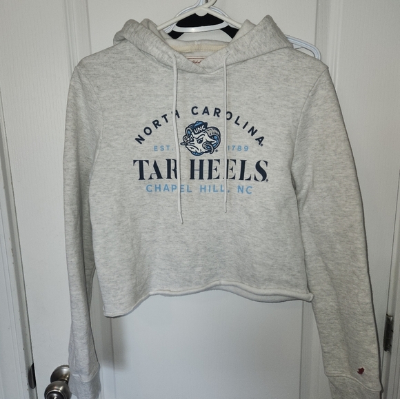 Women's UNC Tar Heels Gray Cropped Hoodie - Picture 2 of 6